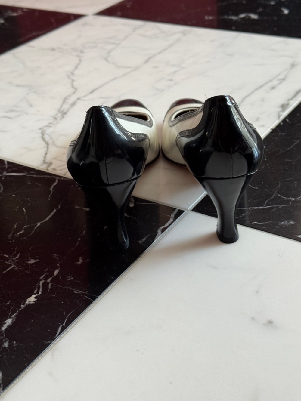 NEW Salvatore Ferragamo Vintage SPECTATOR Pumps Black White 10 AA Extra Narrow - Picture 16 of 16